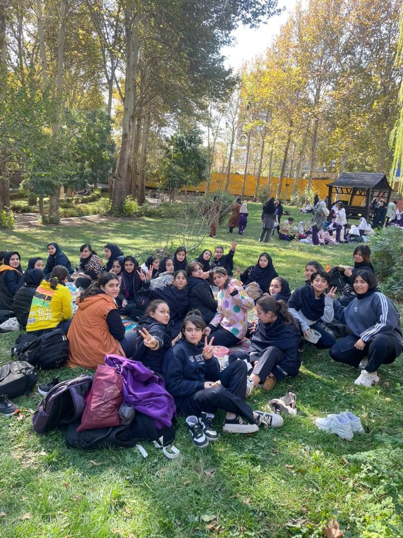 دبیرستان متوسطه دوره اول دخترانه آینده