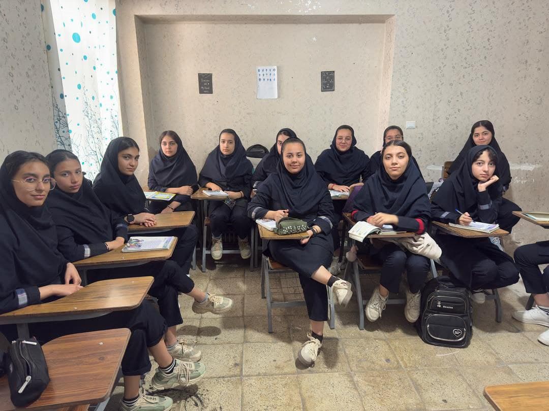 دبیرستان متوسطه دوره اول دخترانه آینده